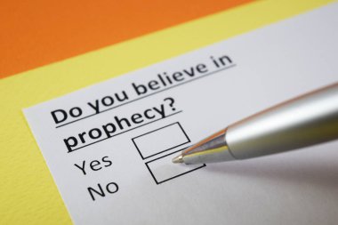 Kehanet hakkındaki sorulara bir kişi cevap veriyor..