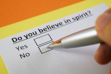 Bir insan ruhla ilgili soruya cevap veriyor..