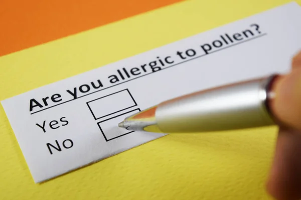 A person is answering question about pollen allergy.