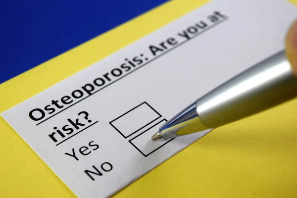 Bir kişi osteoporoz ile ilgili soruya cevap veriyor..
