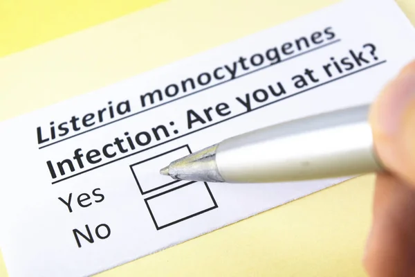 Una Persona Está Respondiendo Pregunta Sobre Infección Por Listeria Monocytogenes — Foto de Stock
