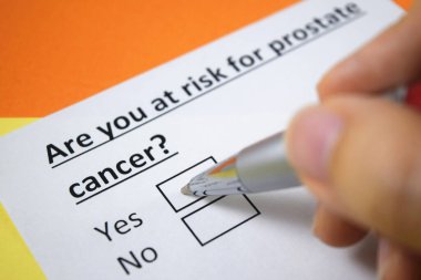 Birisi prostat kanseri ile ilgili sorulara cevap veriyor..