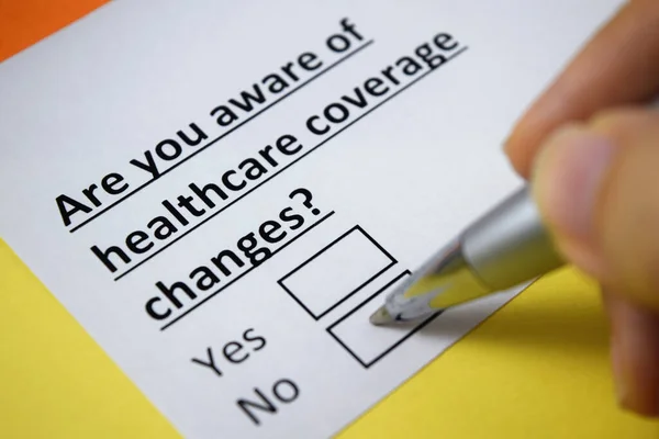 Person Answering Question Healthcare Coverage Changes — Stock Photo, Image