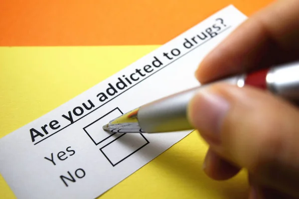 Person Answering Question Drug Addicts — Stock Photo, Image