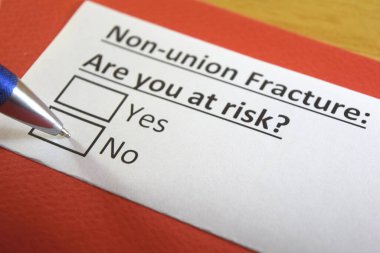 Bir kişi sendika kırığı ile ilgili soruya cevap veriyor..