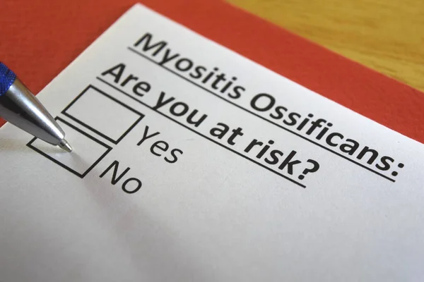Una Persona Está Respondiendo Pregunta Sobre Miositis Osificante — Foto de Stock