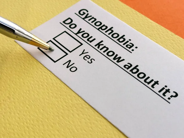 Bir kişi jinekoloji fobisiyle ilgili soruya cevap veriyor..