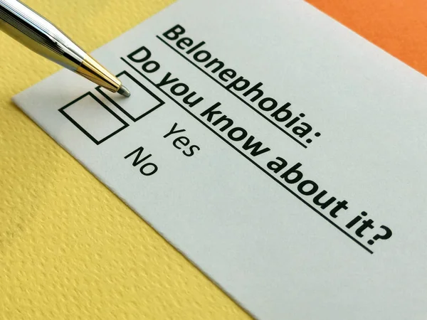 Bir kişi aile fobisi ile ilgili soruya cevap veriyor..