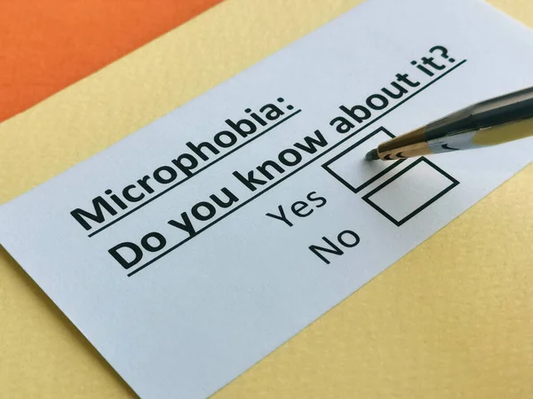 Bir kişi mikro fobiyle ilgili soruya cevap veriyor..