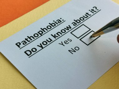 Bir kişi patofobi ile ilgili soruya cevap veriyor..