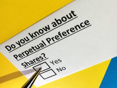 Bir kişi daimi tercihler hakkındaki soruyu cevaplıyor.