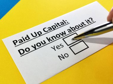 Bir kişi ödenmiş sermaye ile ilgili soruya cevap veriyor..