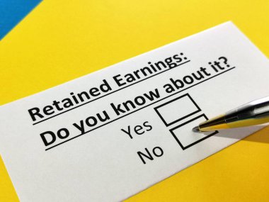 Bir kişi geri kalan kazançlarla ilgili soruya cevap veriyor.