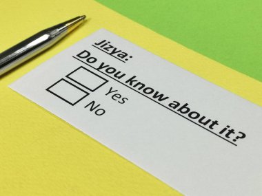 Bir kişi dölle ilgili soruya cevap veriyor..