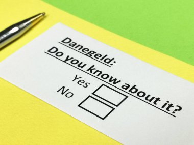 Bir kişi Danegeld ile ilgili soruya cevap veriyor..