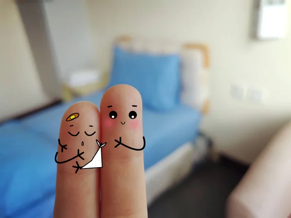 Zwei Finger Sind Als Zwei Personen Dekoriert Einer Von Ihnen — Stockfoto