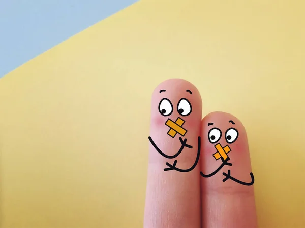 二本の指が二人として飾られる — ストック写真