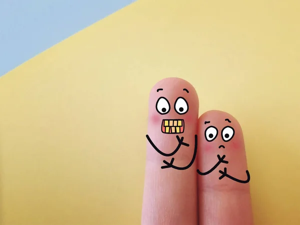 Dois Dedos São Decorados Como Duas Pessoas — Fotografia de Stock