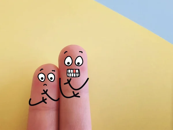 Dois Dedos São Decorados Como Duas Pessoas — Fotografia de Stock