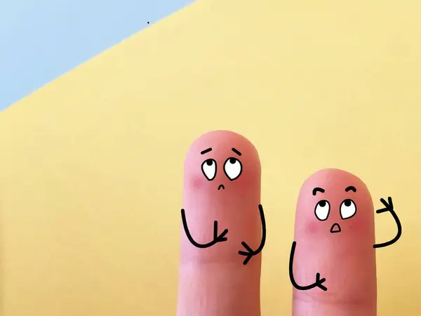 Dois Dedos São Decorados Como Duas Pessoas Ambos Estão Revirando — Fotografia de Stock