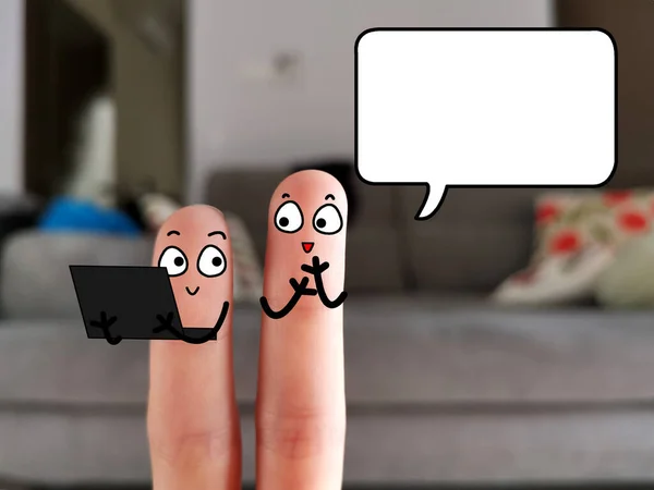 Dos Dedos Están Decorados Como Dos Personas Están Discutiendo Sobre —  Fotos de Stock