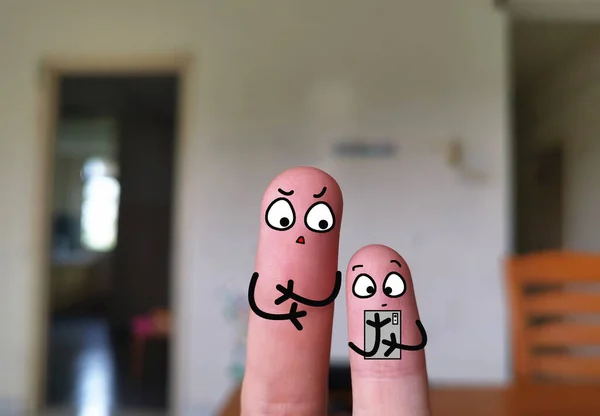 Dva Prsty Jsou Vyzdobeny Jako Dvě Osoby Jeden Nich Malý — Stock fotografie