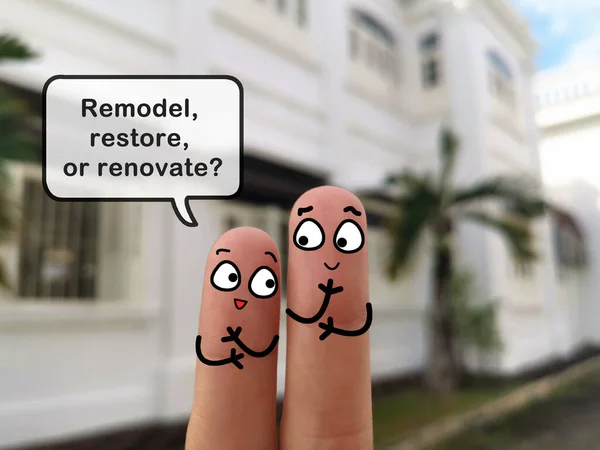 Два Пальца Украшены Два Человека Обсуждают Реконструкцию Исторического Здания — стоковое фото