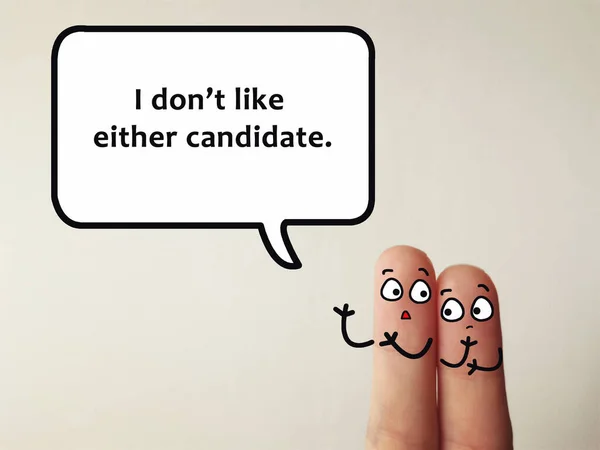 两个手指装饰成两个人 他们正在讨论选举问题 其中一个不喜欢候选人 — 图库照片