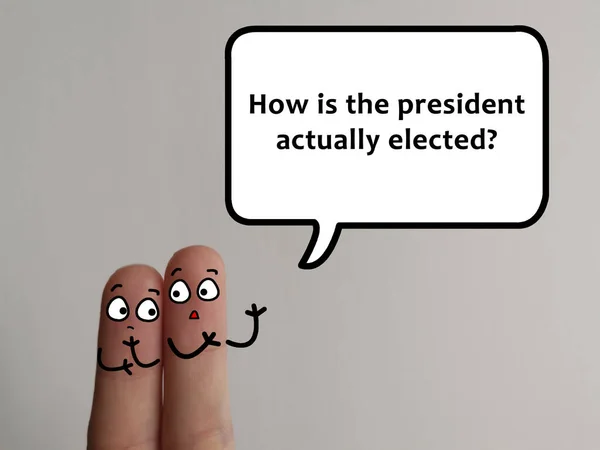 二本の指が二人として飾られている 彼らは選挙について議論している 大統領の選出方法と選挙の仕組みに興味があります — ストック写真