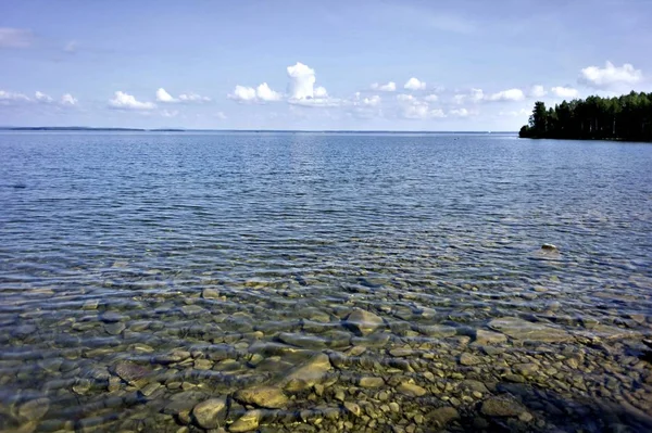 Mañana Lago Con Agua Clara Puede Ver Fondo Rocoso —  Fotos de Stock