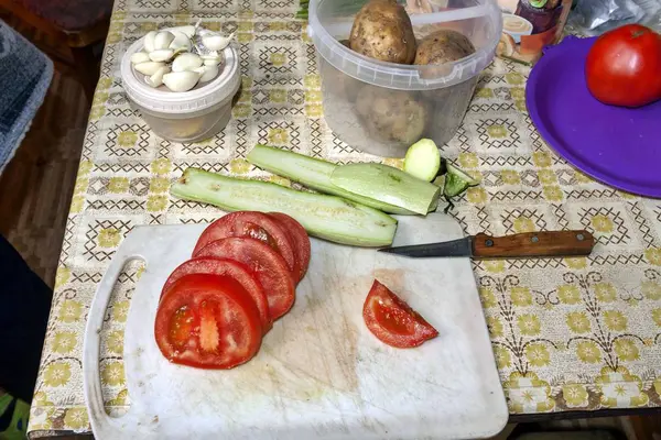 Slicing Tomatoes Zucchini Cutting Board — Stock Photo, Image