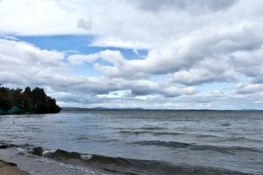 bulutlu havalarda akşam Gölü