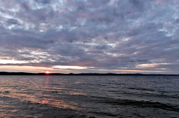 Abendsee Bei Trübem Wetter Südlich Ural Uvildy Der Ferne Sind — Stockfoto