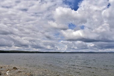 bulutlu havalarda akşam Gölü