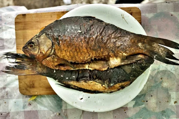 Güzel Kokulu Balık Pişmiş Sıcak Sigara Altın Rengi Büyük Tat — Stok fotoğraf