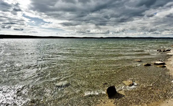 岩石海岸 南乌拉尔湖 Uvildy — 图库照片