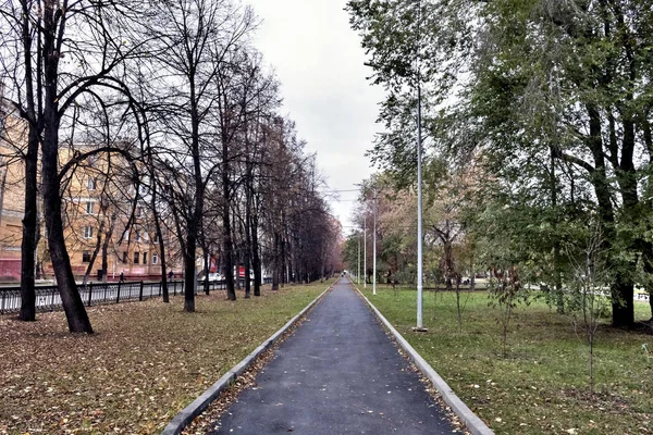 Herbstlandschaft Stadtrand Häuser Bäume Laub Fallen Südliches Ural — Stockfoto