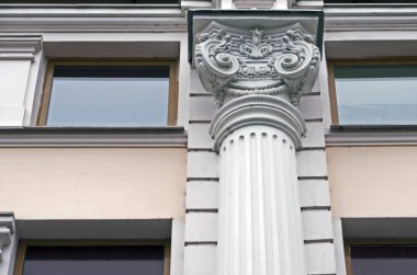 dekorasyon antik stili sütunun üstünde eski bir bina değil