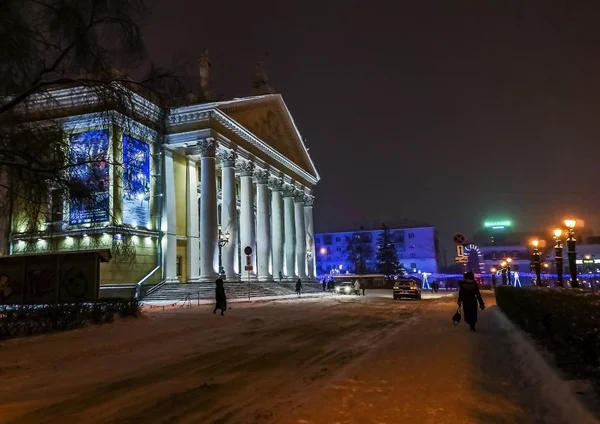 Здание Городского Оперного Театра Зимнюю Ночь Челябинске — стоковое фото