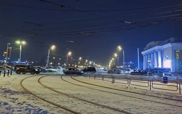 Vista Una Calle Ciudad Una Noche Invierno Chelyabinsk —  Fotos de Stock