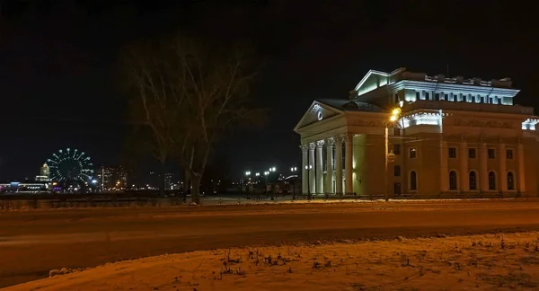 Edifício do salão de órgão em uma noite de inverno — Fotografia de Stock