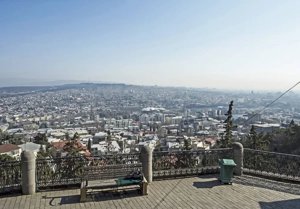 Vue du sommet de Tbilissi depuis la Sainte montagne — Photo