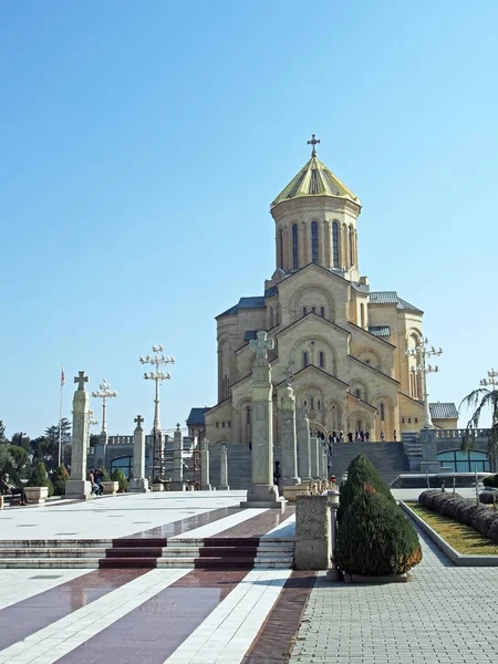 View from the entrance to Holy Trinity Cathedral in — Stock Photo, Image