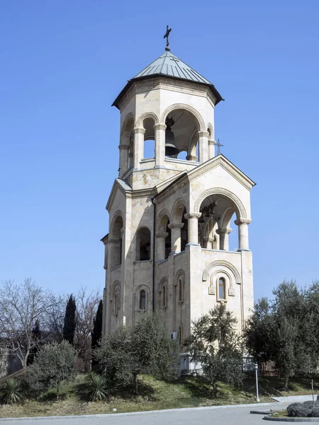 Klockstapeln i Heliga trefaldighetskyrkan i Tbilisi — Stockfoto