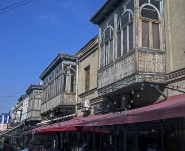 balkon eski Tbilisi sokaklarında