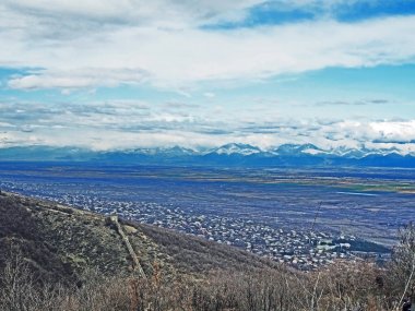 Gürcistan'da Alazani vadisinin üst görünümü