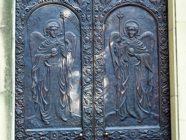 Tiflis'teki Gürcü Patrikhanesi'nin kapılarının dekorasyonu — Stok fotoğraf