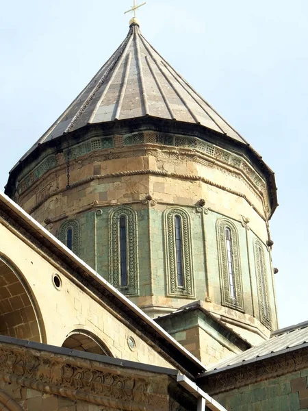 Templo de Svetitskhoveli na Geórgia na primavera — Fotografia de Stock