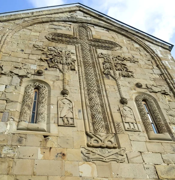 Stone ornament on the facade of the Church of the assumption of the blessed virgin in Ananuri — Stock Photo, Image