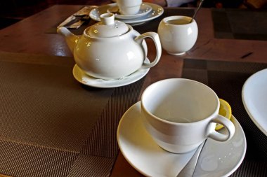 çay bardağı, kaşık, limon dilimi, tüm çay için hazırlanan